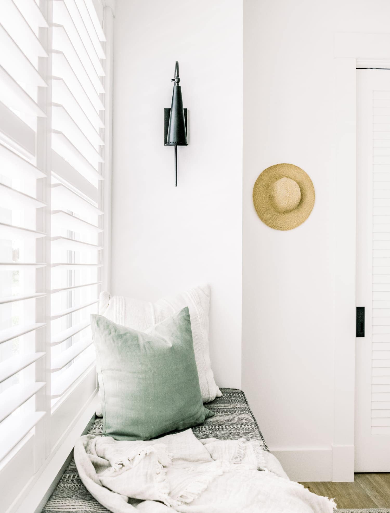 Queen Cottage Carousel 11