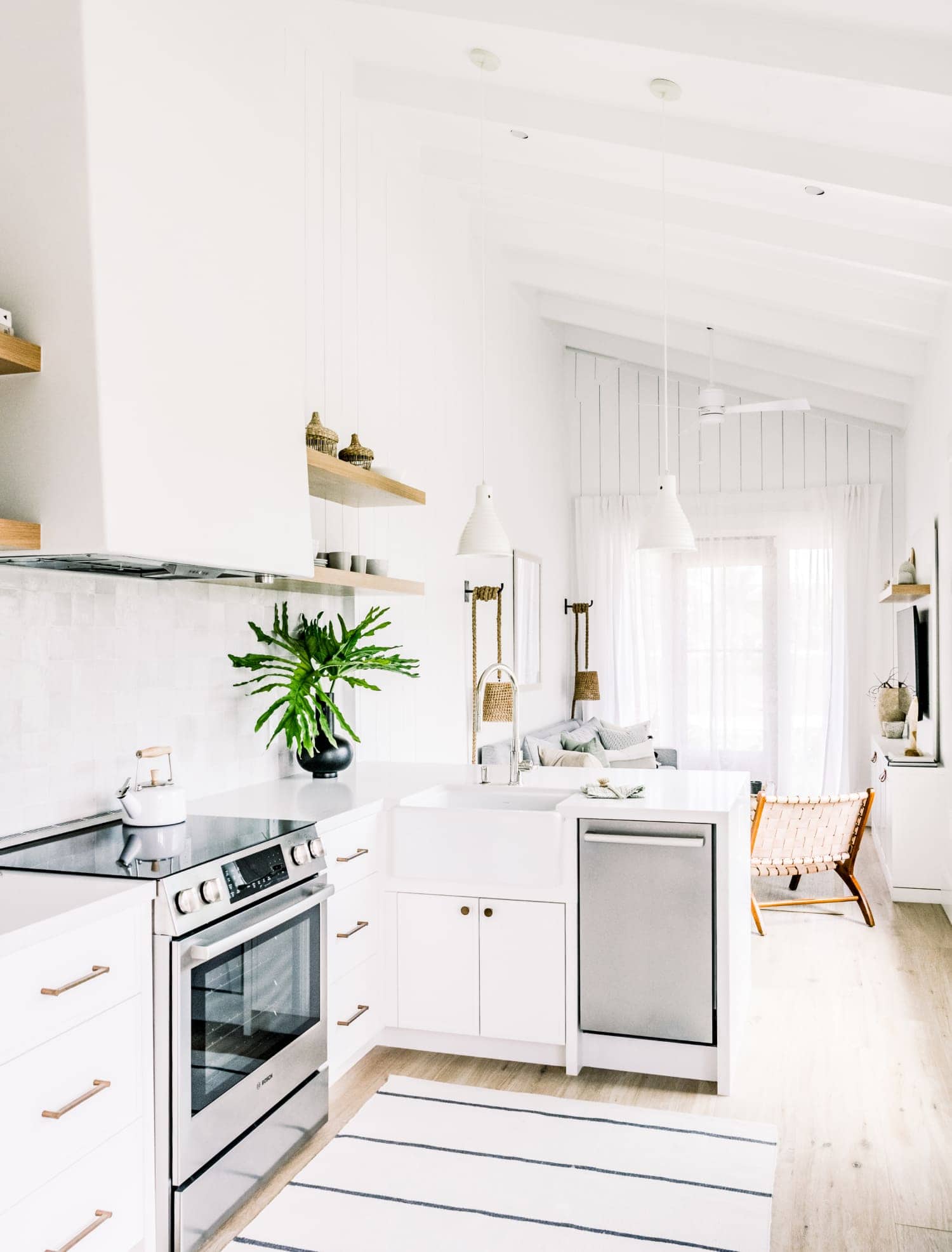 Queen Cottage Carousel 12