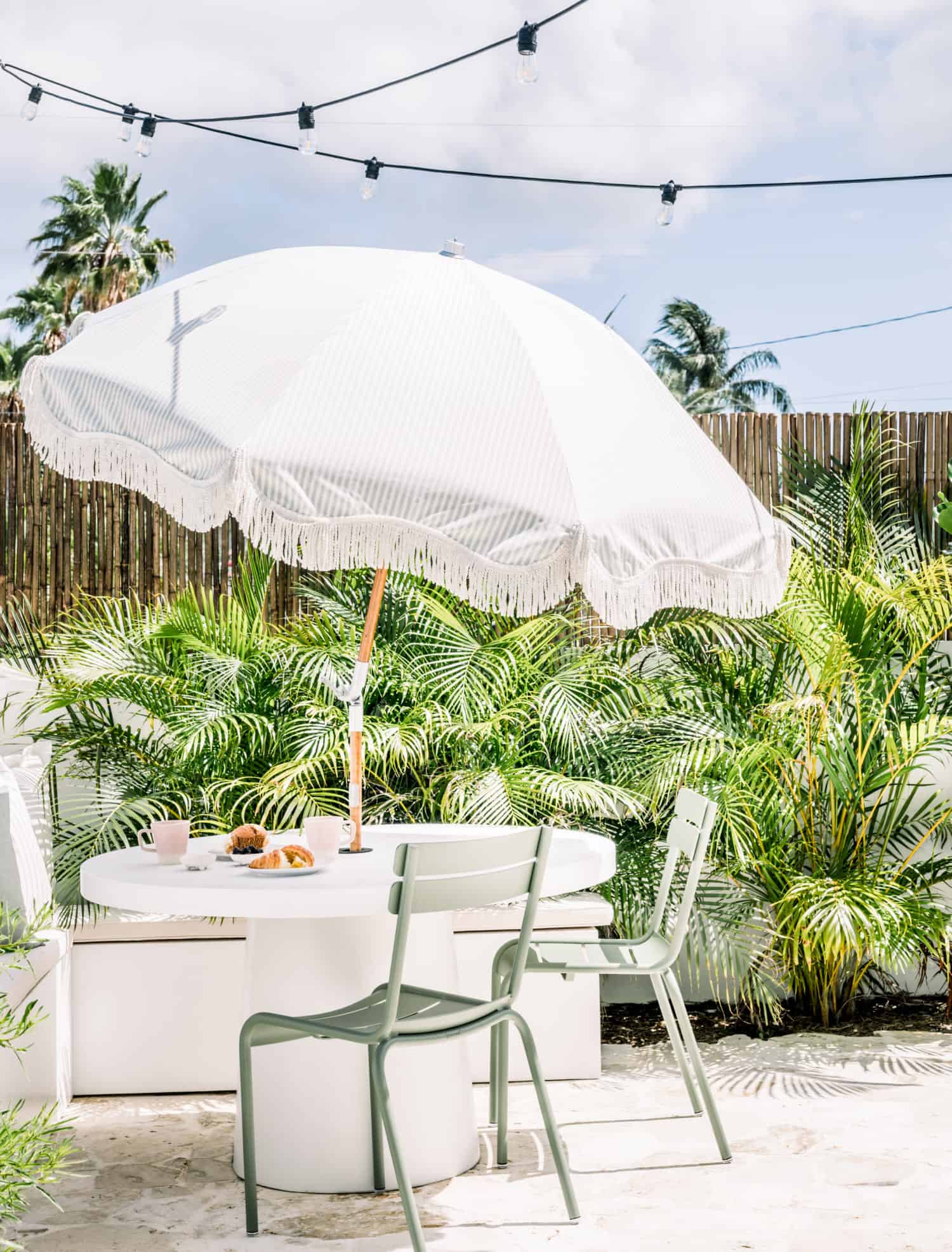 Queen Cottage Carousel 14