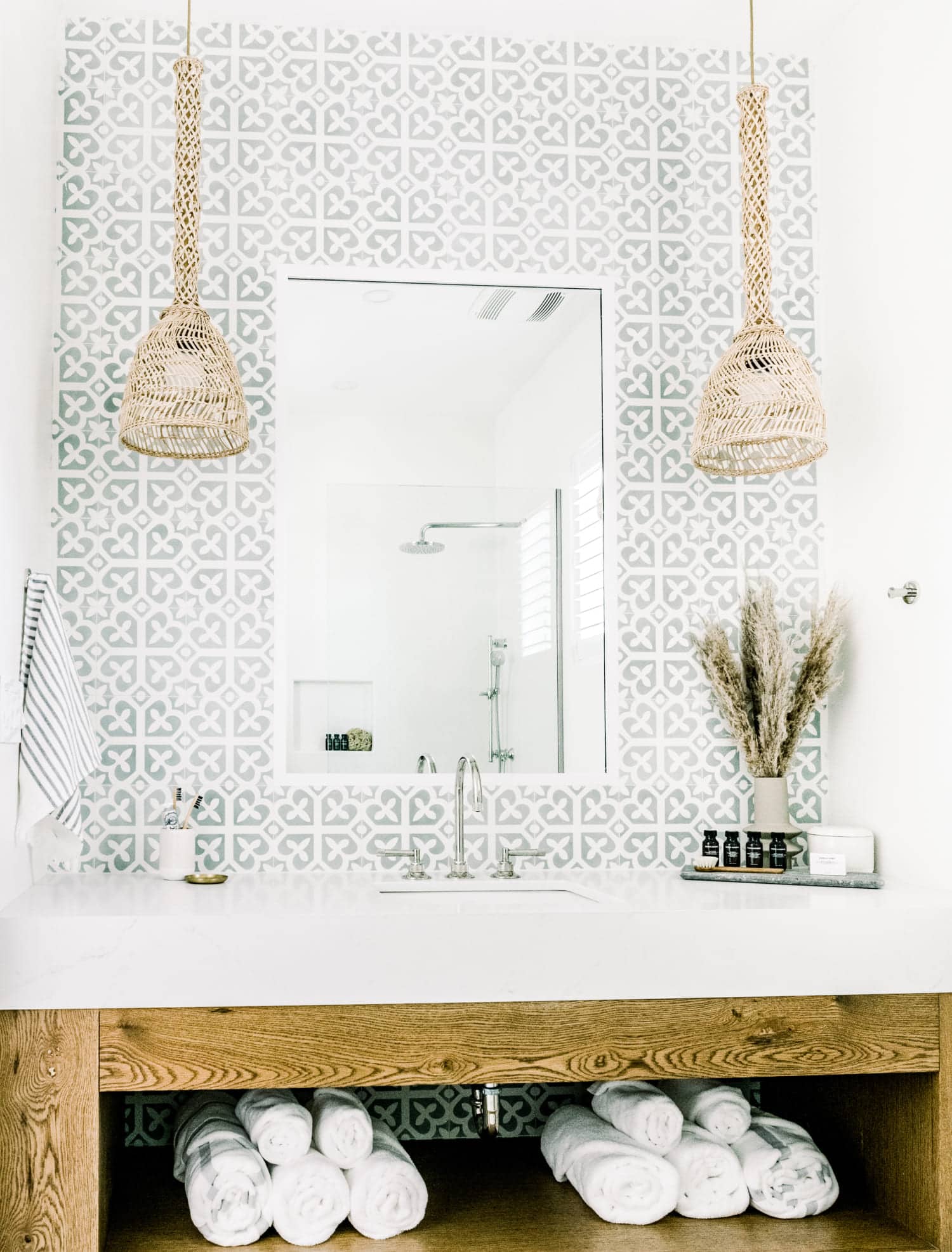 Queen Cottage Carousel 9